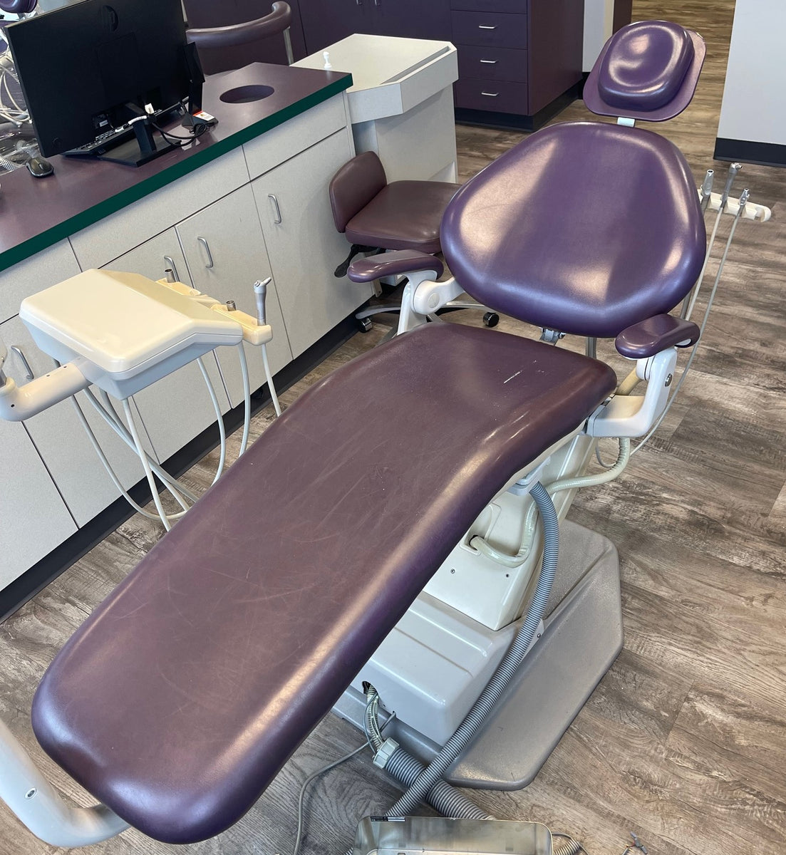 Adec 1021 Chair with Radius Cascade Delivery and VACU-BACK Assistant P ...