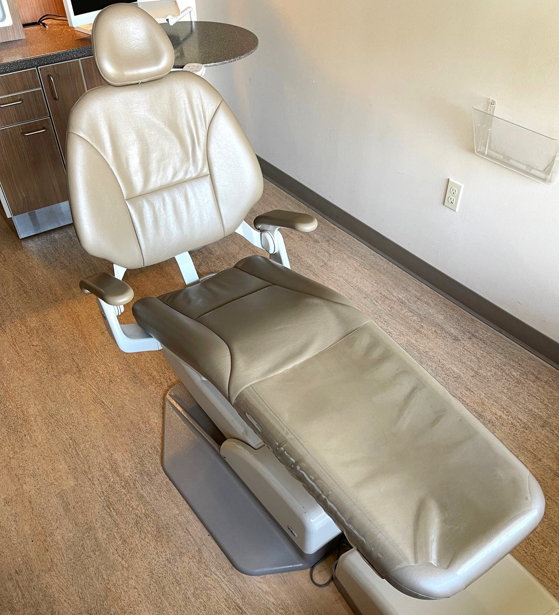 A-dec 1221 Patient Chair – Pre-Owned Dental Inc.