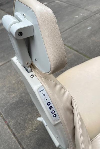 Pelton & Crane SP17 Patient Chair